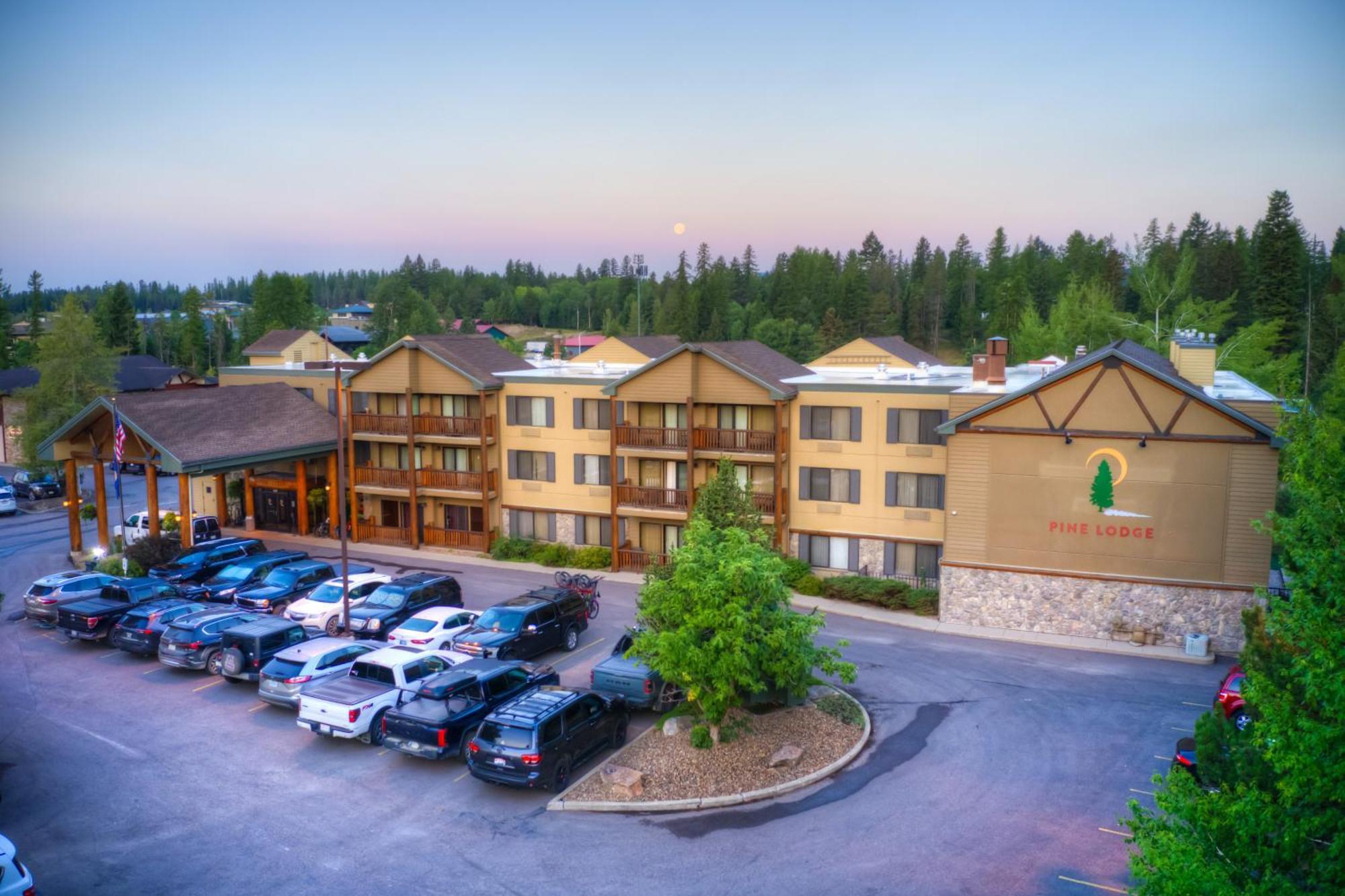 The Pine Lodge On Whitefish River, Ascend Hotel Collection Экстерьер фото